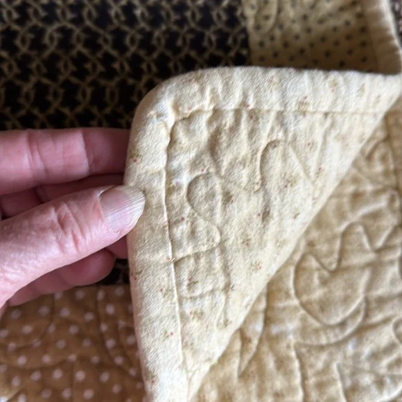 Hand made flannel quilt - Picture 11 of 11